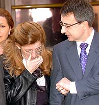 La fiscal Olga Snchez es consolada por el juez Del Olmo en la Audiencia Nacional. (EFE)