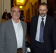 Jos Antonio Labordeta (CHA) y lvaro Cuesta (PSOE), antes de entrar a la reunin. (Foto: EFE)