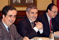 Joan Puig (ERC), Gaspar Llamazares (IU) y Josep Mara Guinart (CiU). (Foto: EFE)